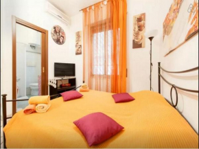 Отель San Giovanni In Laterano Daniela Apartment  Рим